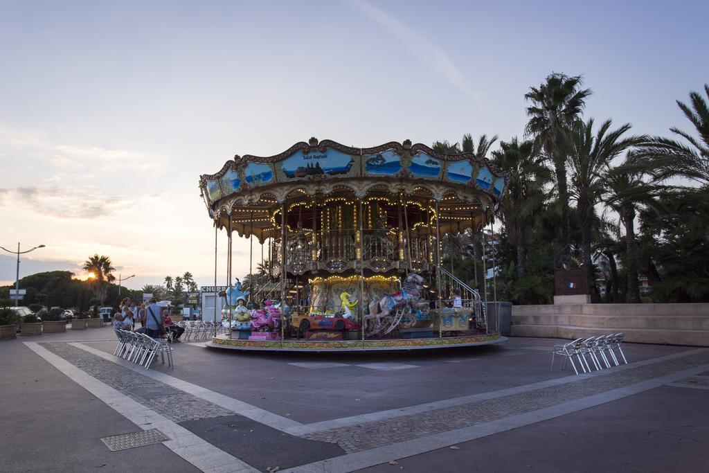 Village Vacances Le Lion De Mer Saint-Raphaël Eksteriør billede